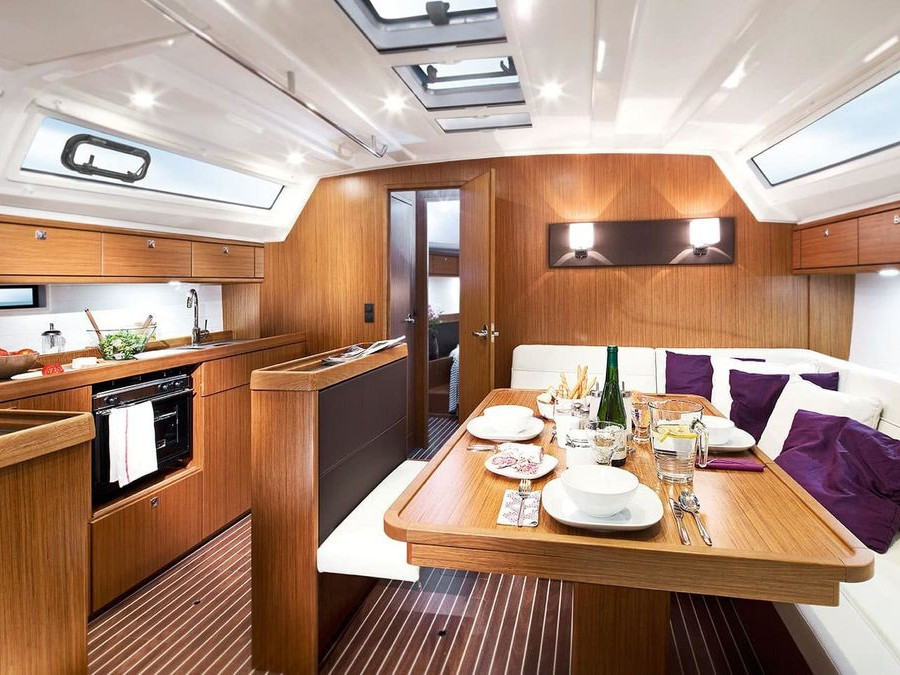 Yacht BAVARIA - Cruiser 46 "Sanguinho"