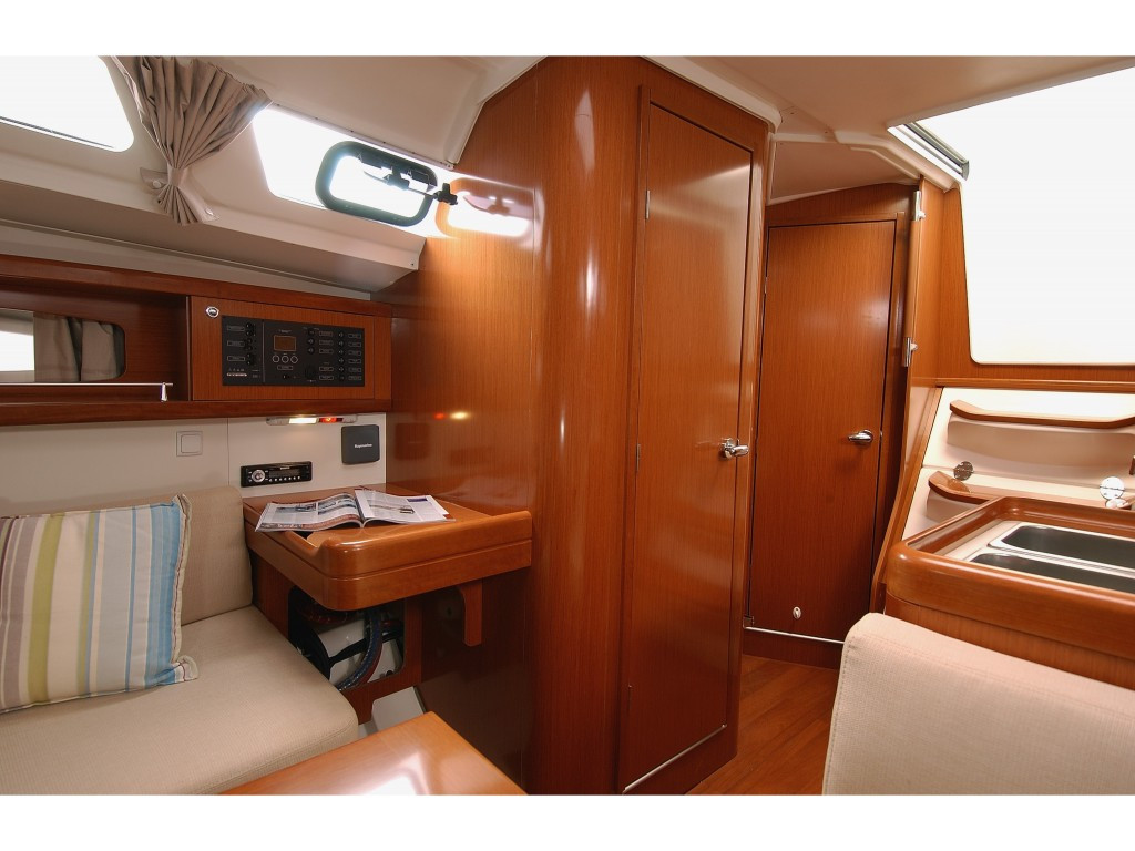 Yacht BENETEAU - Oceanis 34 "Fun Five"