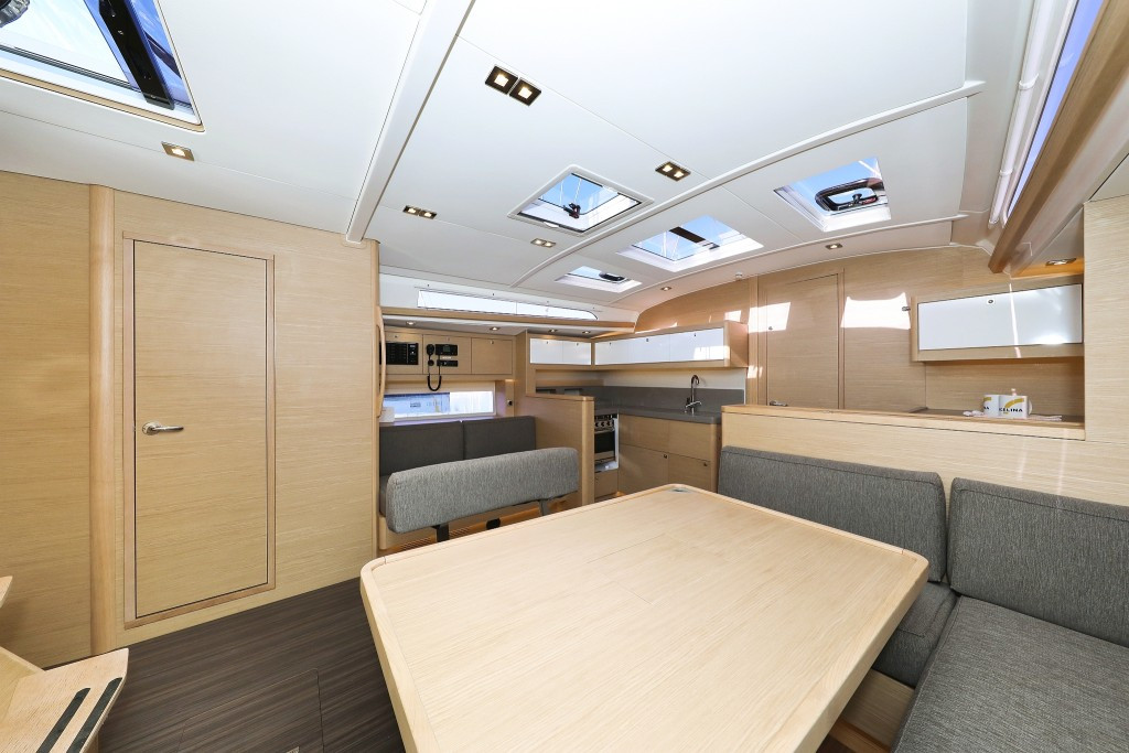 Yacht DUFOUR - 470 "Amber"