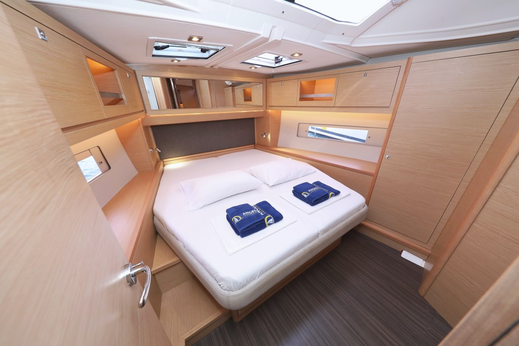 Yacht DUFOUR - 470 "Amber"