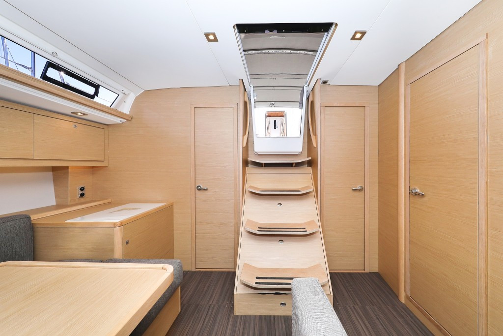 Yacht DUFOUR - 470 "Amber"