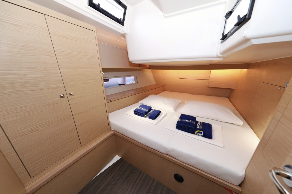 Yacht DUFOUR - 470 "Amber"