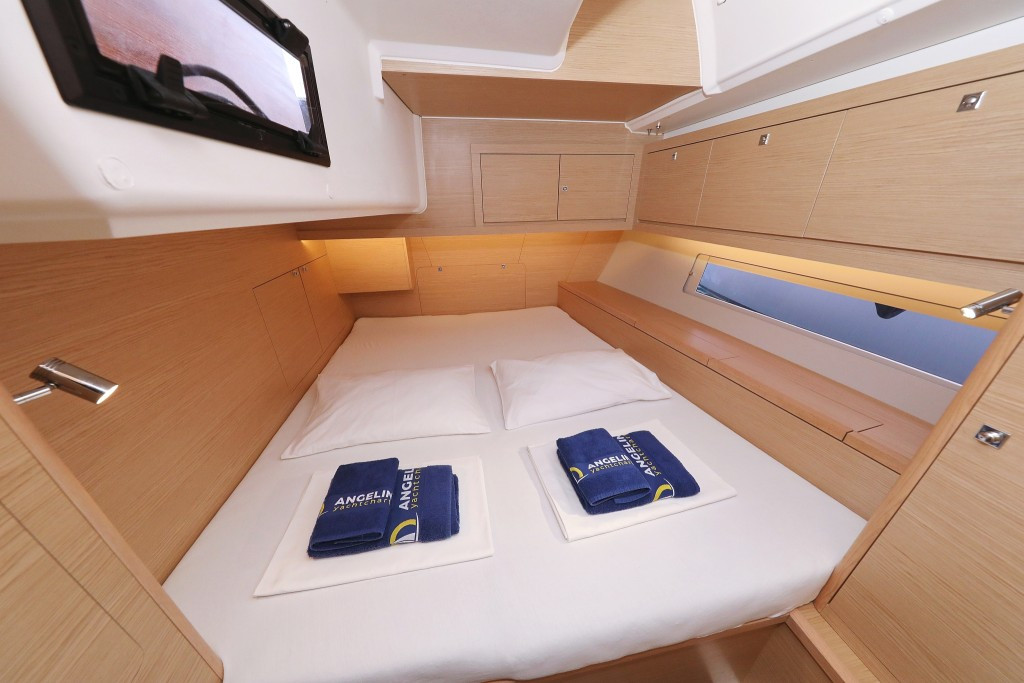 Yacht DUFOUR - 470 "Amber"