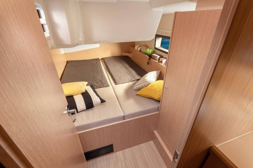 Yacht BAVARIA - C38 "Lizzy"