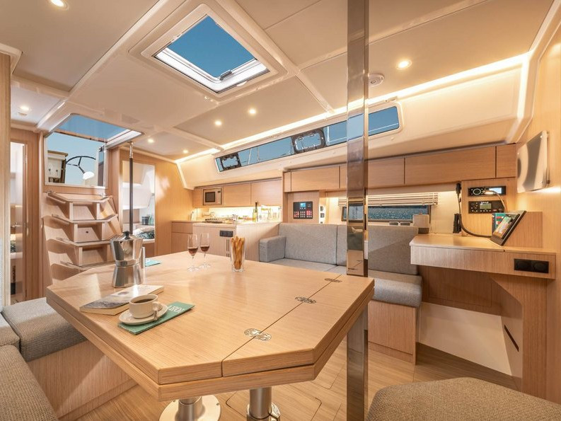 Yacht BAVARIA - C42 "Olivia"