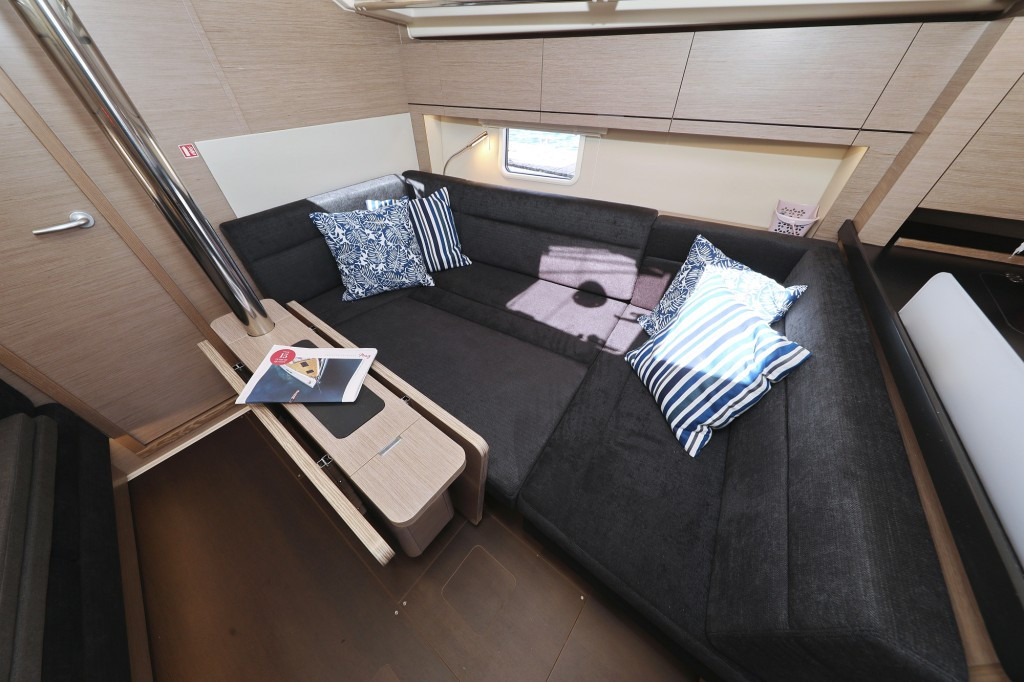 Yacht HANSE - 388 "Smiley"