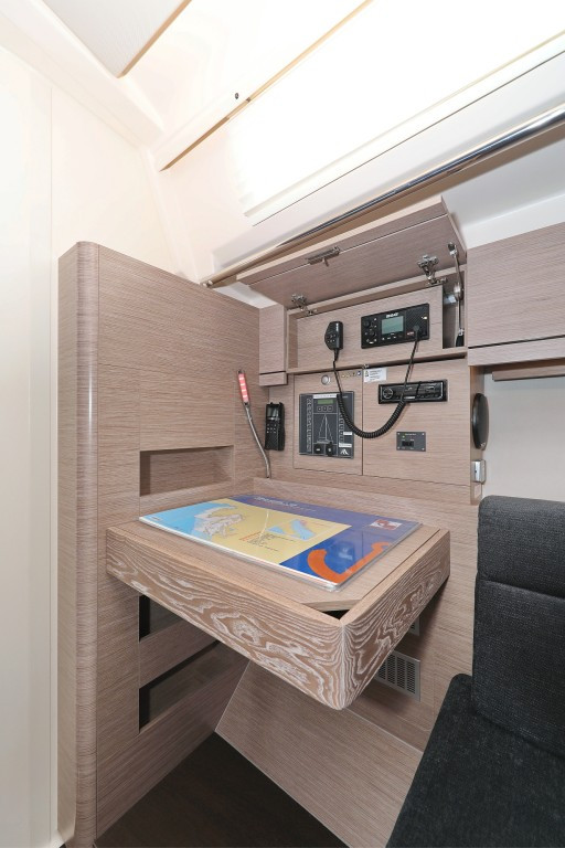 Yacht HANSE - 388 "Smiley"