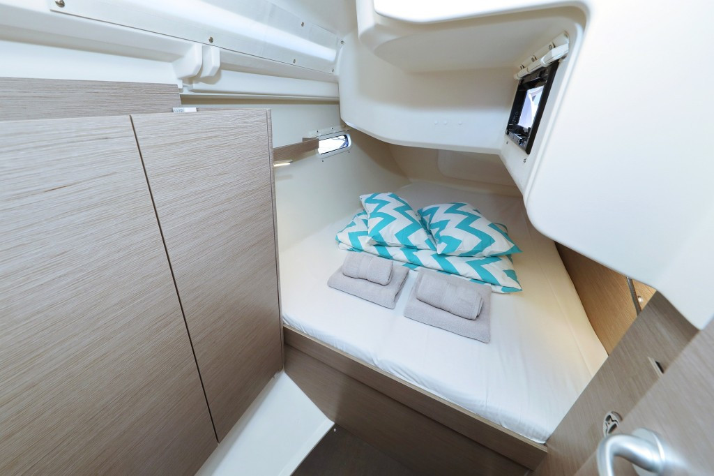 Yacht HANSE - 388 "Smiley"