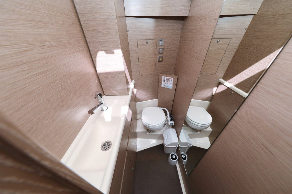 Yacht HANSE - 388 "Smiley"