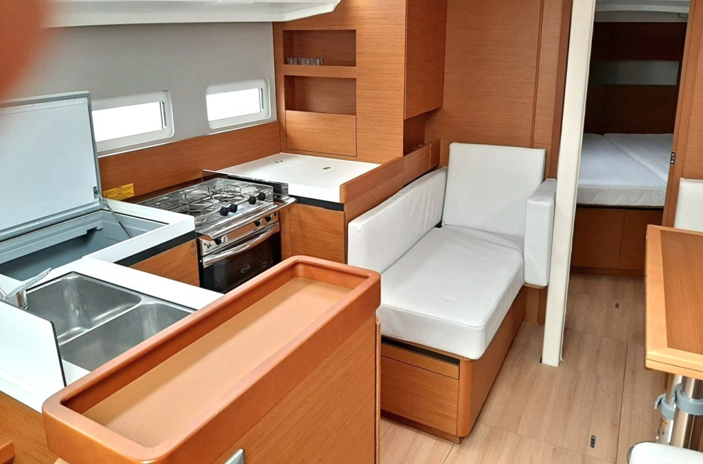 Yacht JEANNEAU - Sun Odyssey 410 "Saravah"