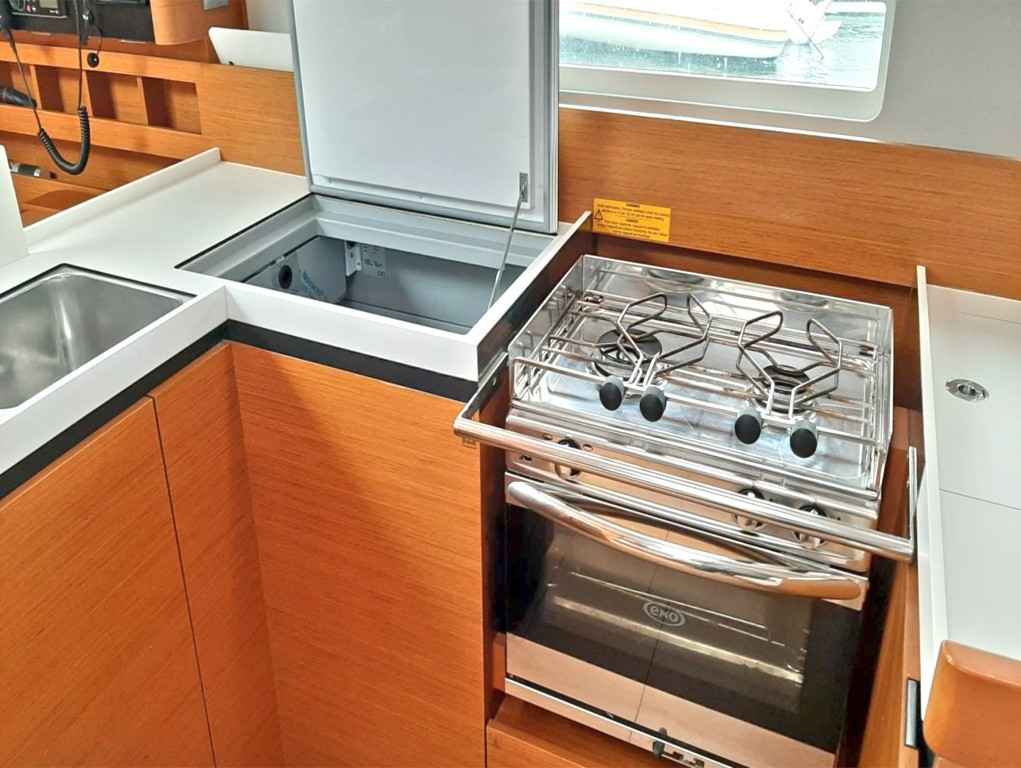 Yacht JEANNEAU - Sun Odyssey 410 "Saravah"