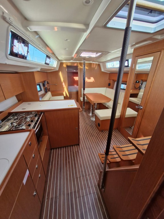 Yacht BAVARIA - C38 "Williams"