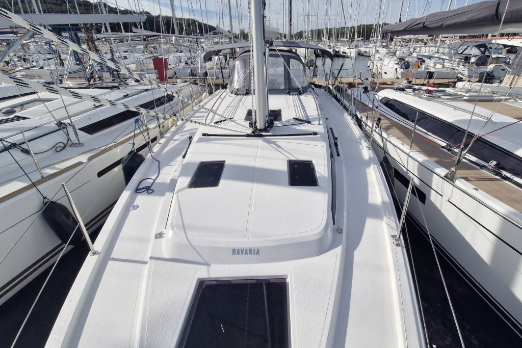 Yacht BAVARIA - C38 "Williams"