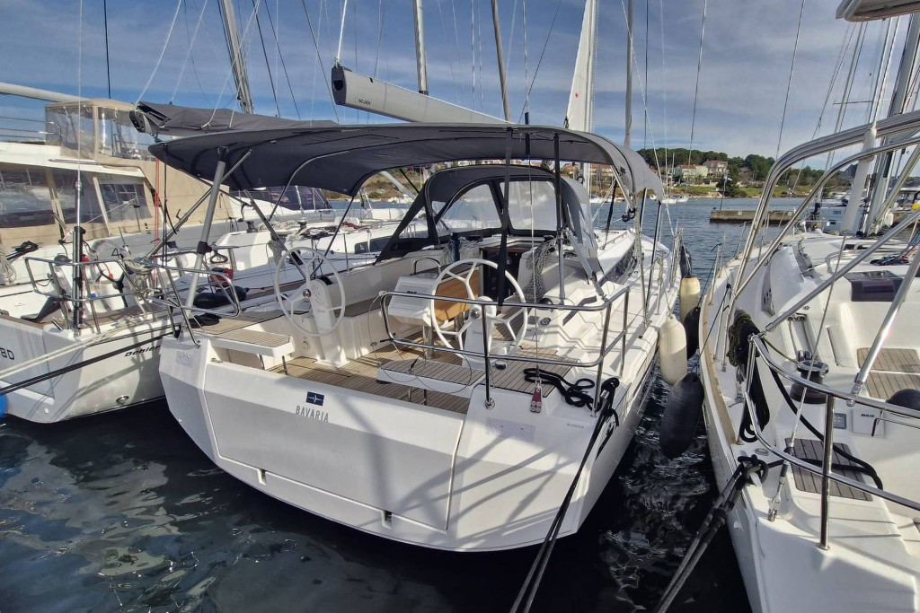 Yacht BAVARIA - C38 "Williams"