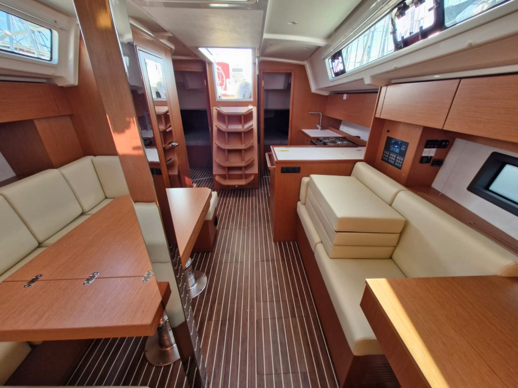 Yacht BAVARIA - C38 "Williams"