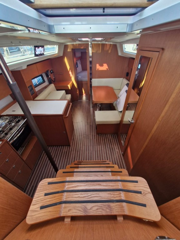 Yacht BAVARIA - C38 "Williams"