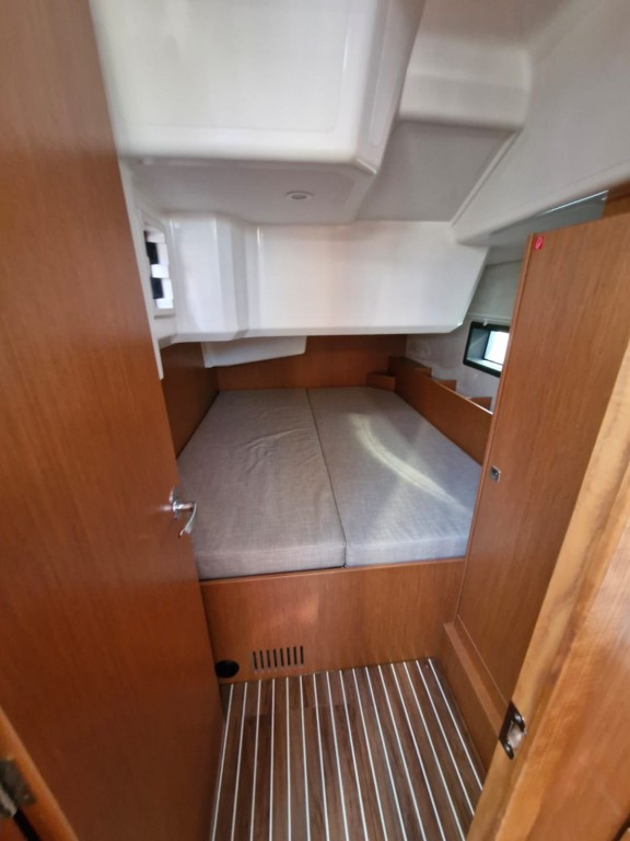 Yacht BAVARIA - C38 "Williams"