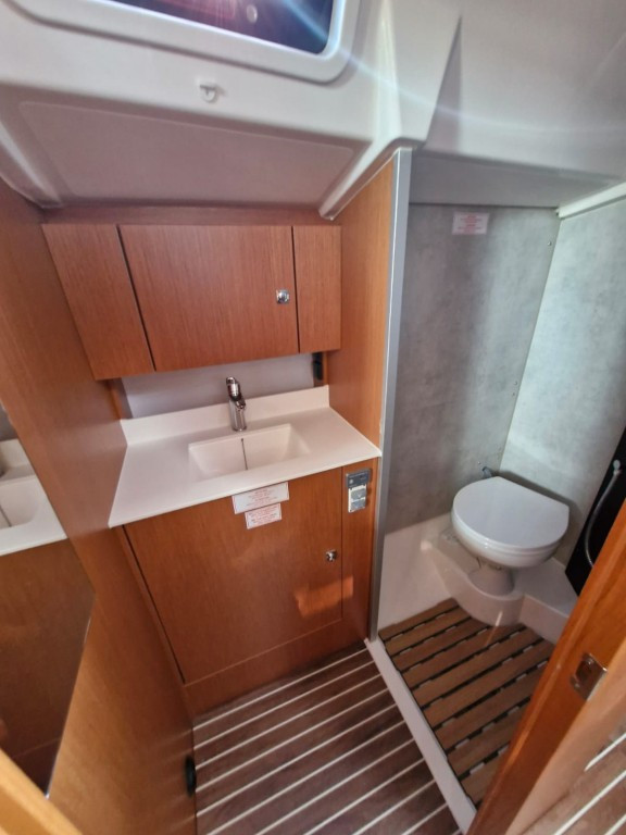 Yacht BAVARIA - C38 "Williams"