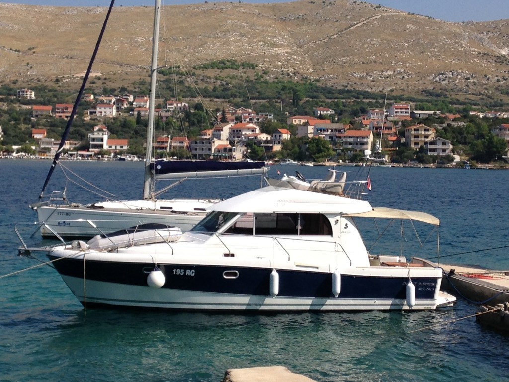 Yacht BENETEAU - Antares 10.8 fly "Nina"