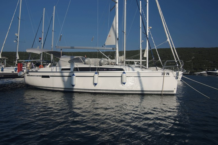 Yacht BAVARIA - Cruiser 33 "Burin"