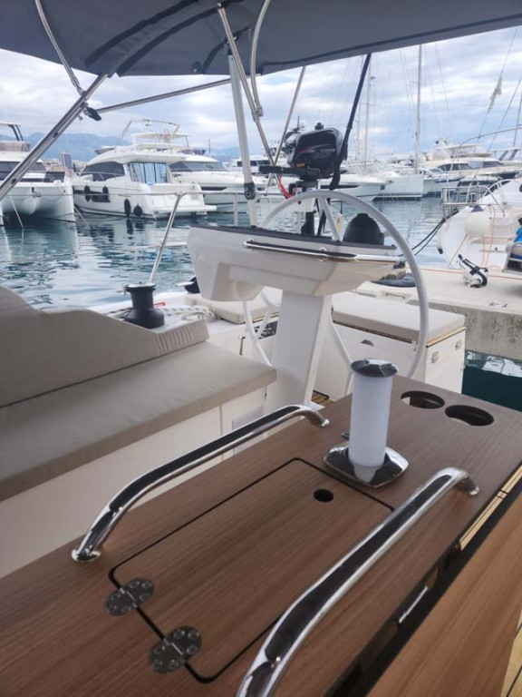 Yacht BAVARIA - C46 "Monica"