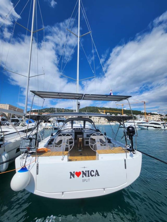 Yacht BAVARIA - C46 "Monica"