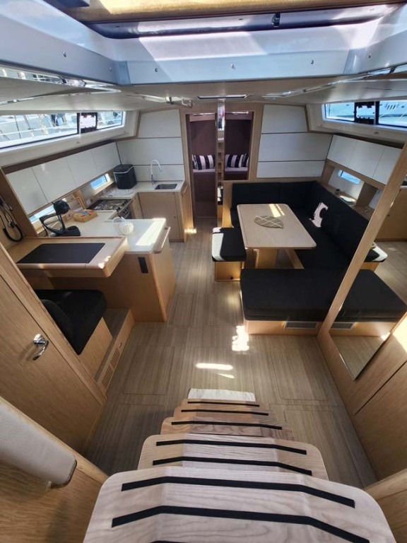 Yacht BAVARIA - C46 "Monica"