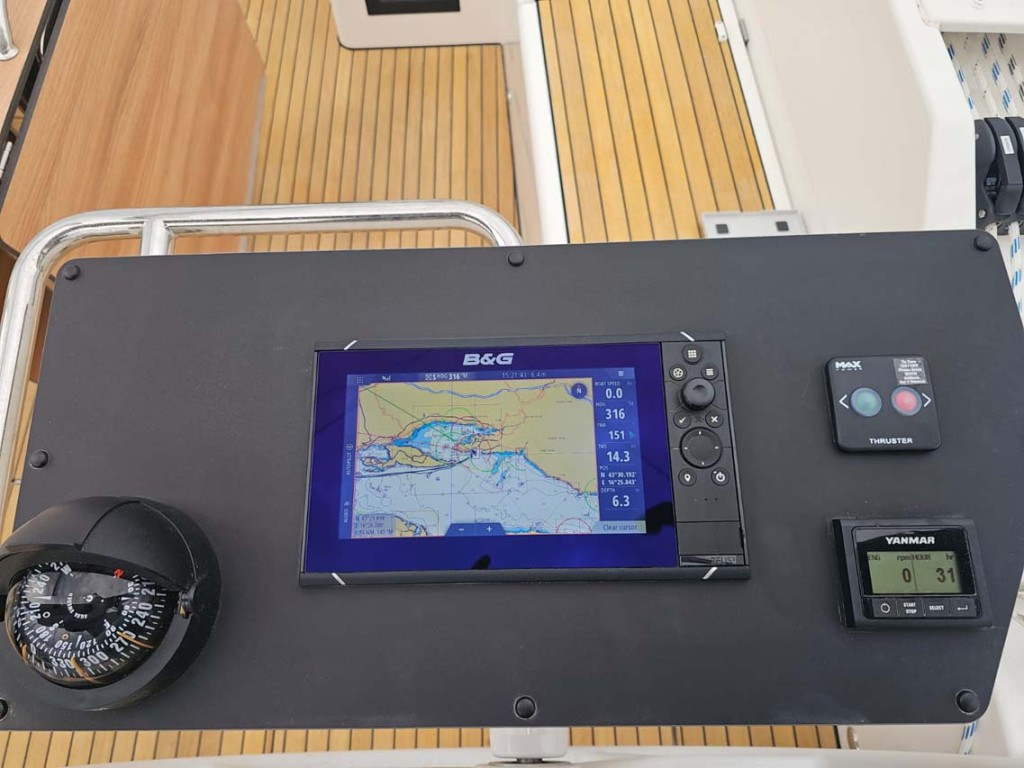 Yacht BAVARIA - C46 "Monica"