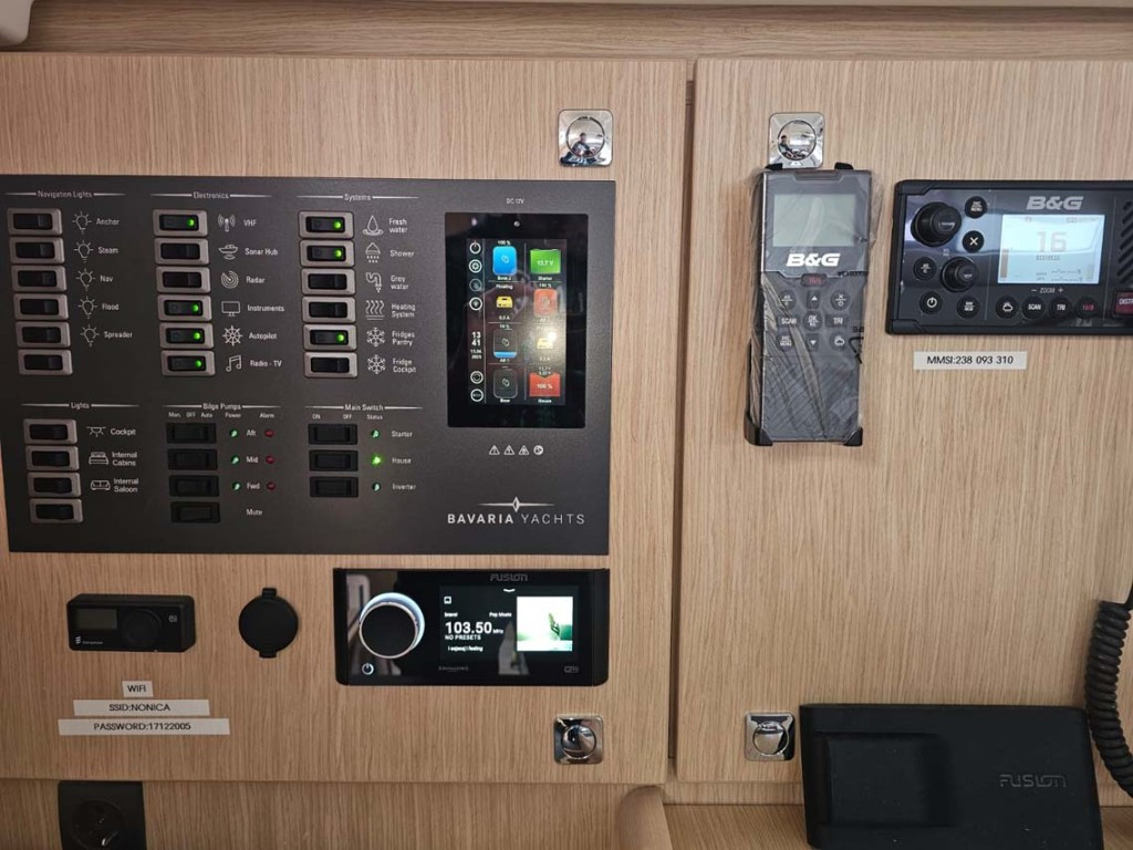 Yacht BAVARIA - C46 "Monica"