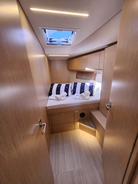 Yacht BAVARIA - C46 "Monica"