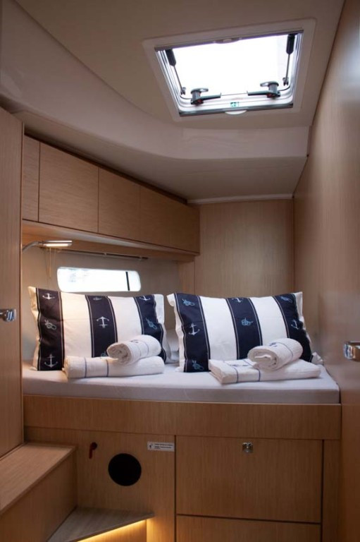 Yacht BAVARIA - C46 "Monica"