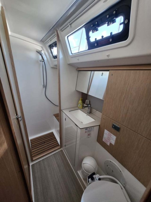 Yacht BAVARIA - C46 "Monica"