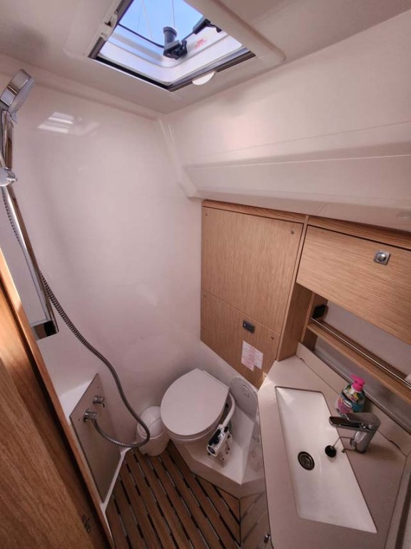 Yacht BAVARIA - C46 "Monica"