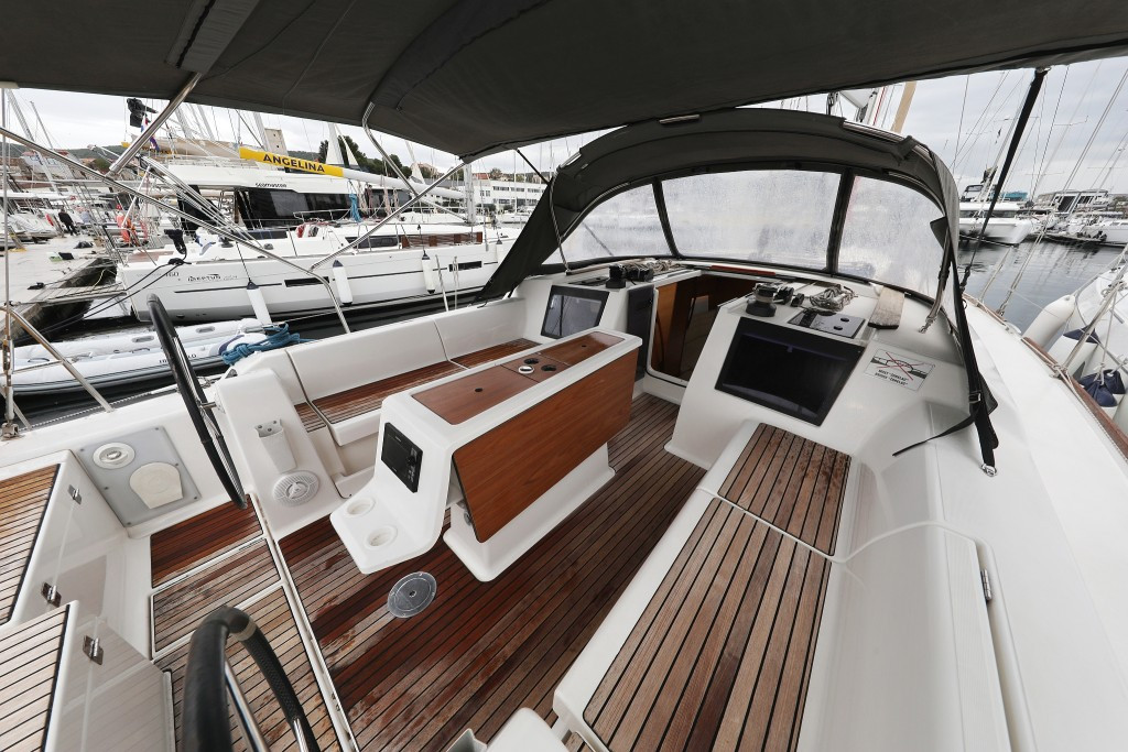 Yacht DUFOUR - 412 Grand Large "Fun 4 Friends"