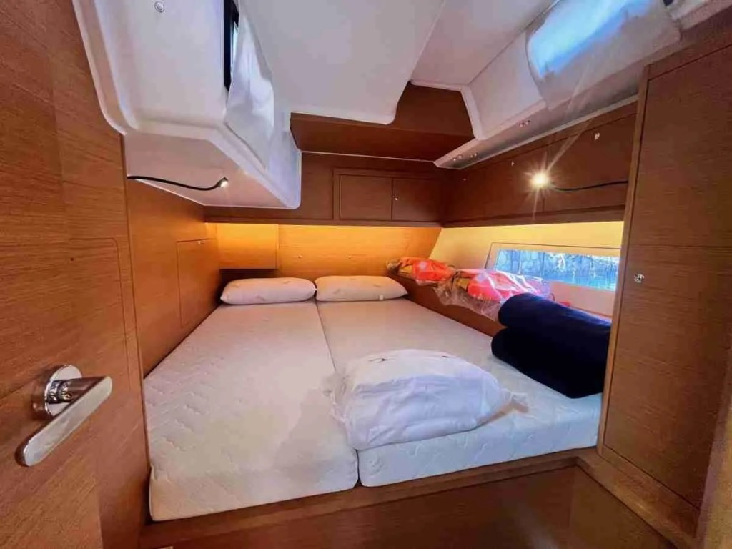 Yacht DUFOUR - 470 "Thalis II"