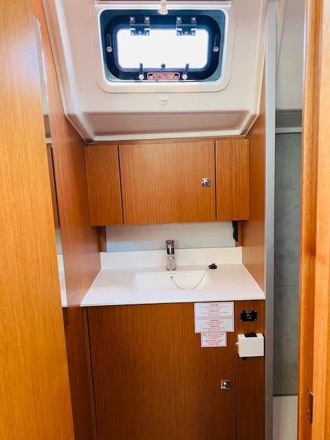 Yacht BAVARIA - C42 "Sakura J"