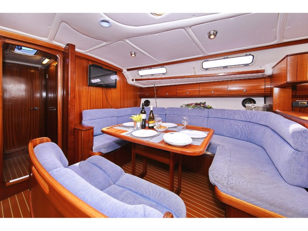 Yacht BAVARIA - 44 "Scorpion"