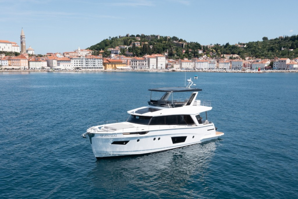 Yacht GREENLINE - 58 Fly "Seven Seas"