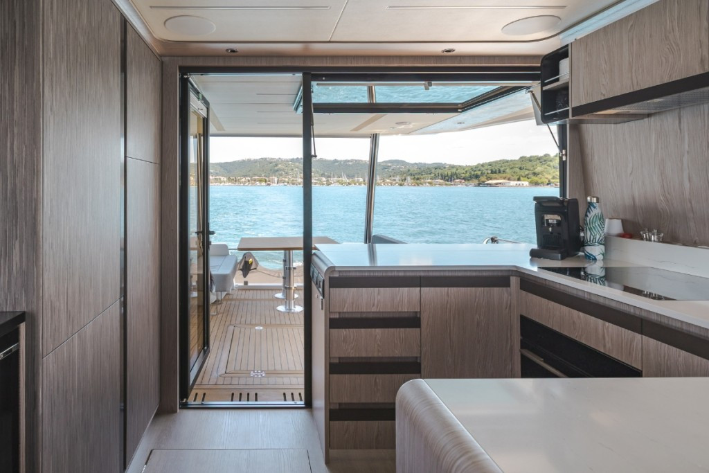 Yacht GREENLINE - 58 Fly "Seven Seas"