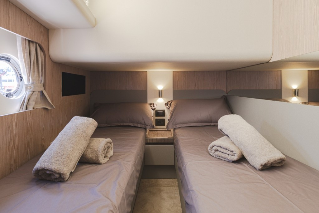 Yacht GREENLINE - 58 Fly "Seven Seas"