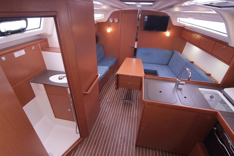 Yacht BAVARIA - Cruiser 37 "Jugo"