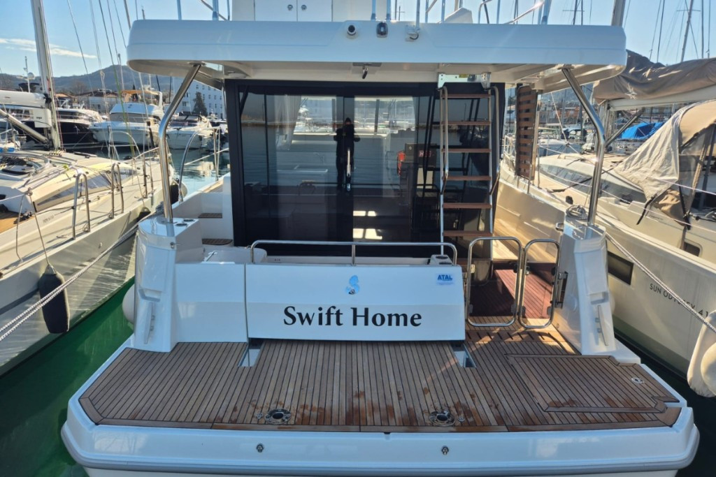 Yacht BENETEAU - Swift Trawler 41 Fly "Swift Home"