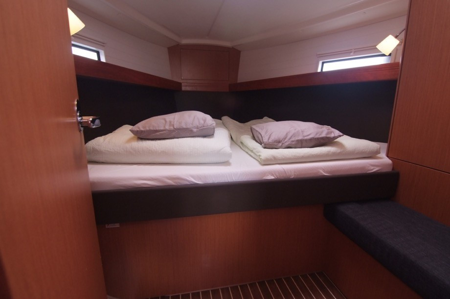 Yacht BAVARIA - Cruiser 37 "Bura"