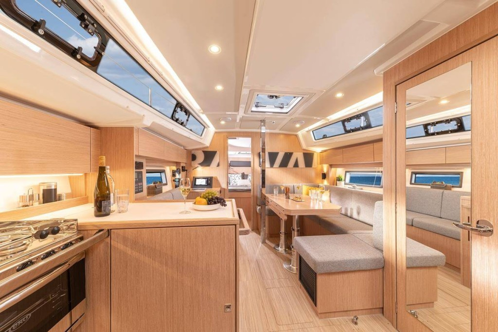 Yacht BAVARIA - C38 "Freewise"