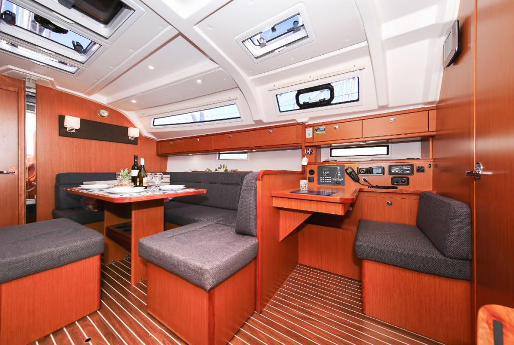 Yacht BAVARIA - Cruiser 41 "Morellina"