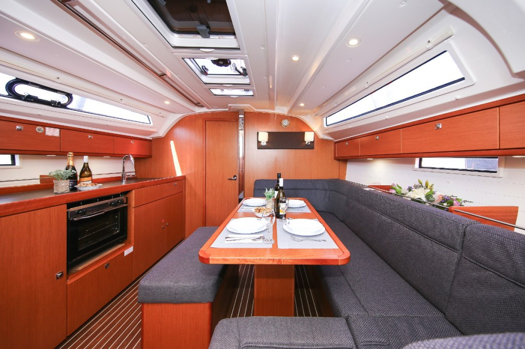 Yacht BAVARIA - Cruiser 41 "Morellina"