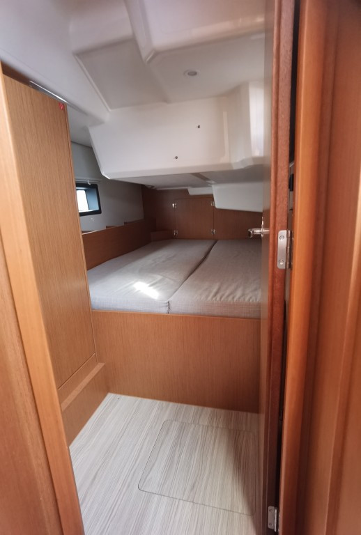 Yacht BAVARIA - C38 "Sunny Day"