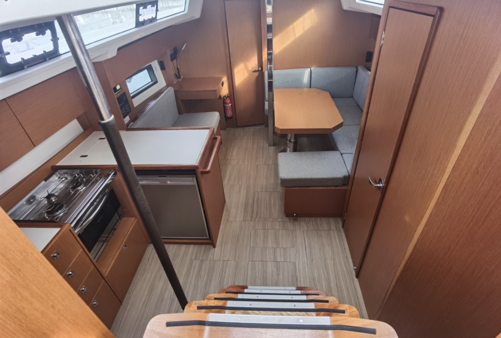 Yacht BAVARIA - C38 "Sunny Day"