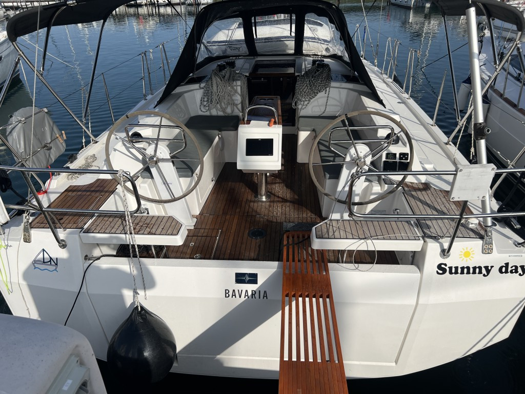 Yacht BAVARIA - C38 "Sunny Day"