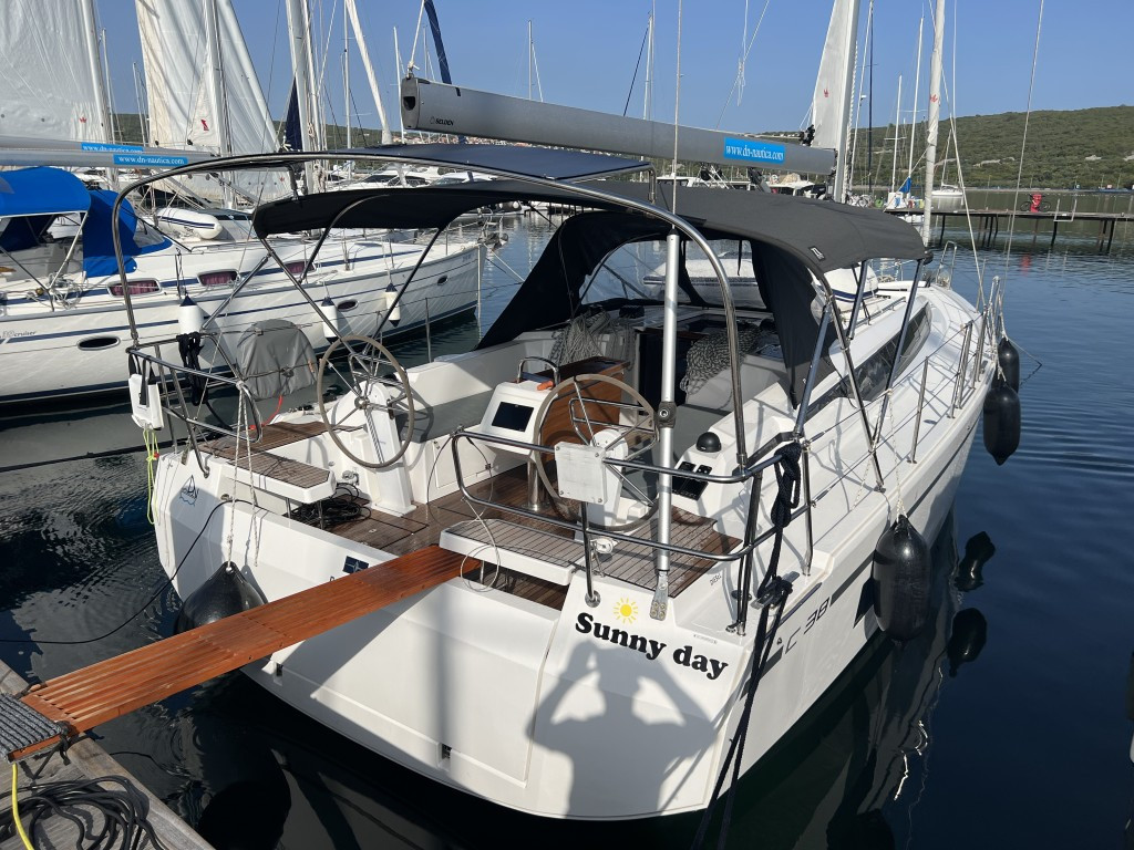 Yacht BAVARIA - C38 "Sunny Day"
